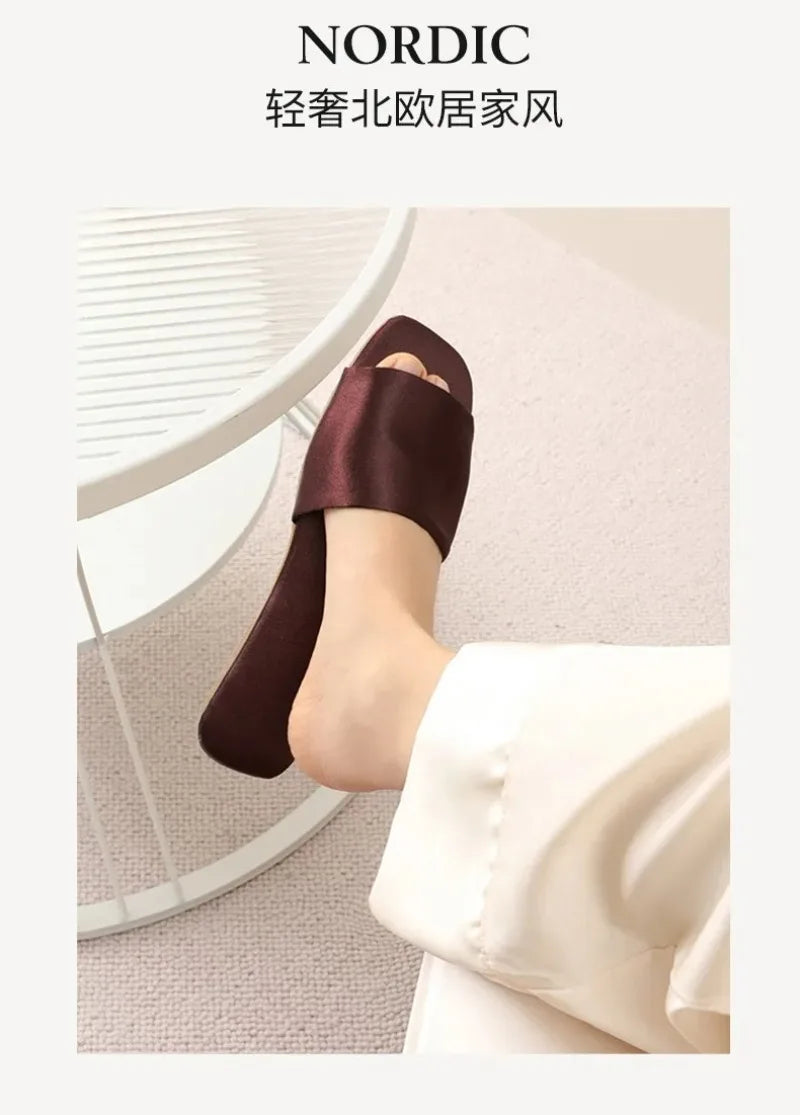 Summer New Women Shoes Premium Feel Flat Bottom Slippers for Woman Elegant Outdoors Slippers Luxury Designer Shoes Zapatos Mujer