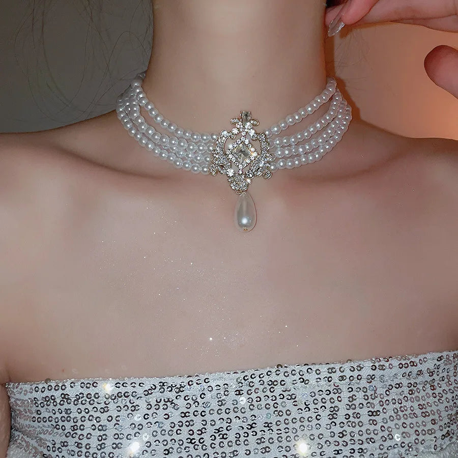 Inlaid Rhinestone Geometric Hollow Pattern Jewelry Sets for Women Elegant Temperament Light Luxury High-end Earring Necklace Set