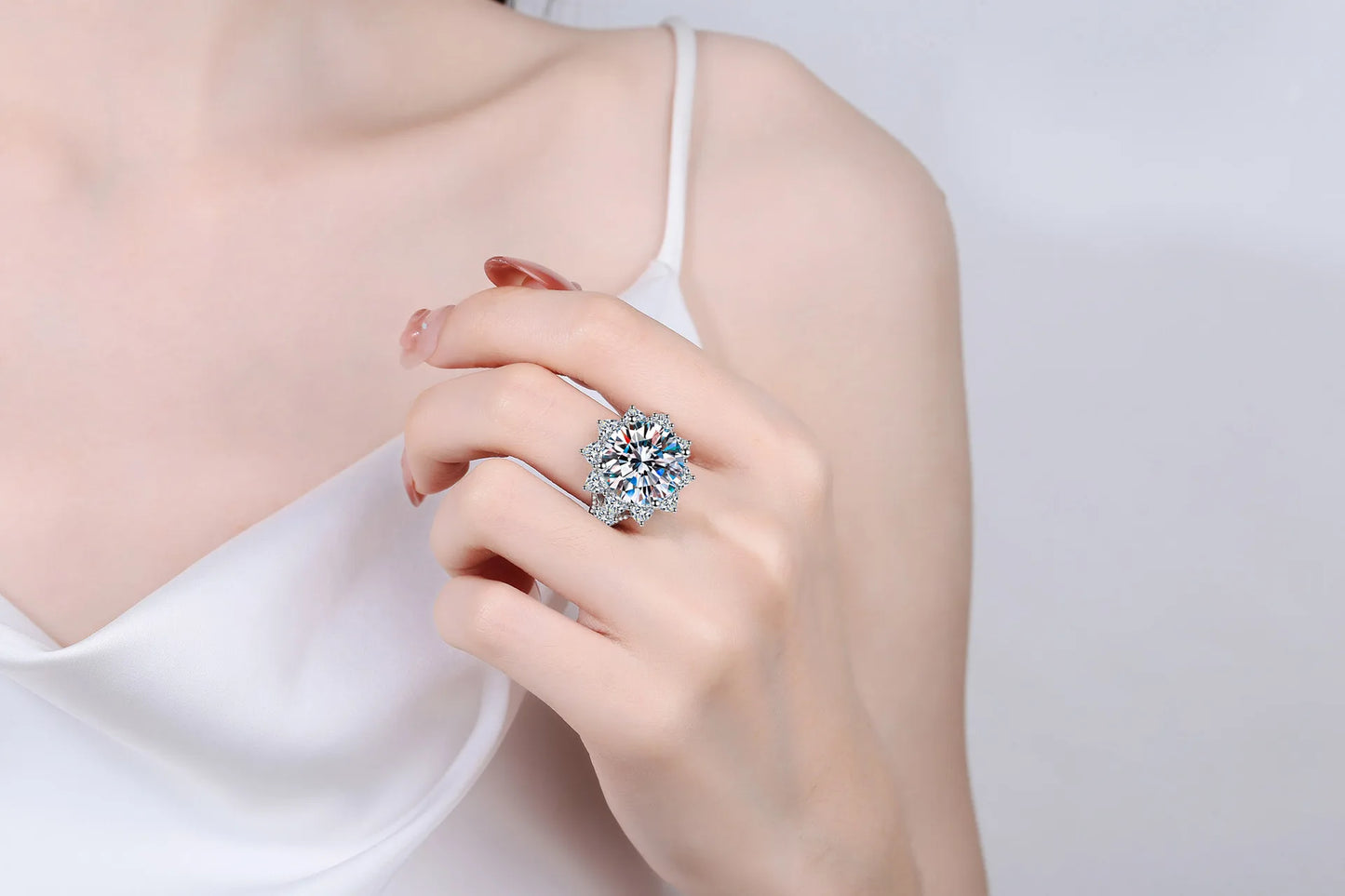 10ct Women's Moissanite Ring Wealth Flower Light Luxury Design PT950 Platinum Setting for Enhanced Confident Aura And Brightenin