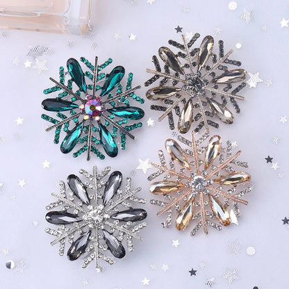 High-grade Rhinestone Snowflake Brooch Female Exquisite Jewelry Banquet Wedding Brooches Clothing Corsage Crystal Flower Badge