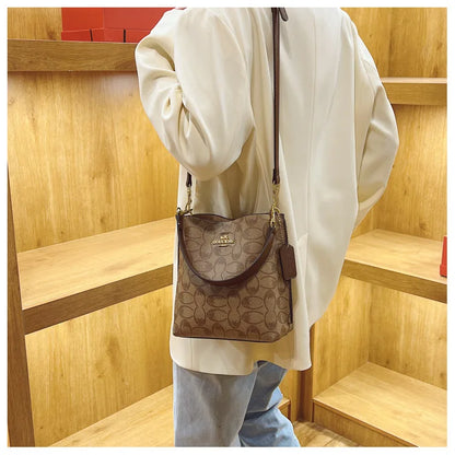Advanced Women's Bag 2026 New Fashion Luxury Retro Large Capacity Bucket Bag Versatile Single Shoulder Crossbody Bag Trend