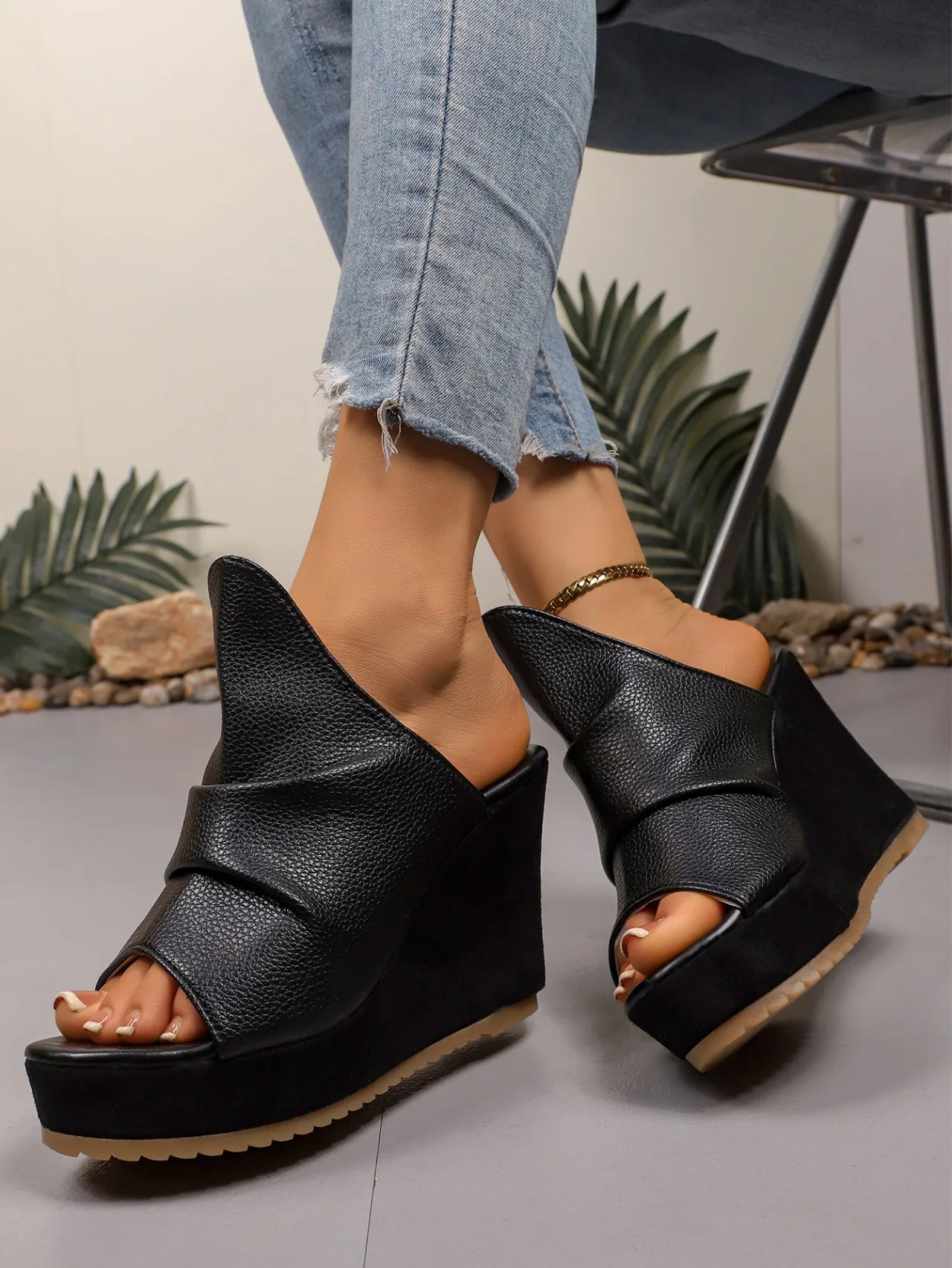 2026 New Women's Wedges Slippers Summer Thick Soled Luxury Shoes Super High Heels Fashion Open Toe Ladies Comfortable Slippers