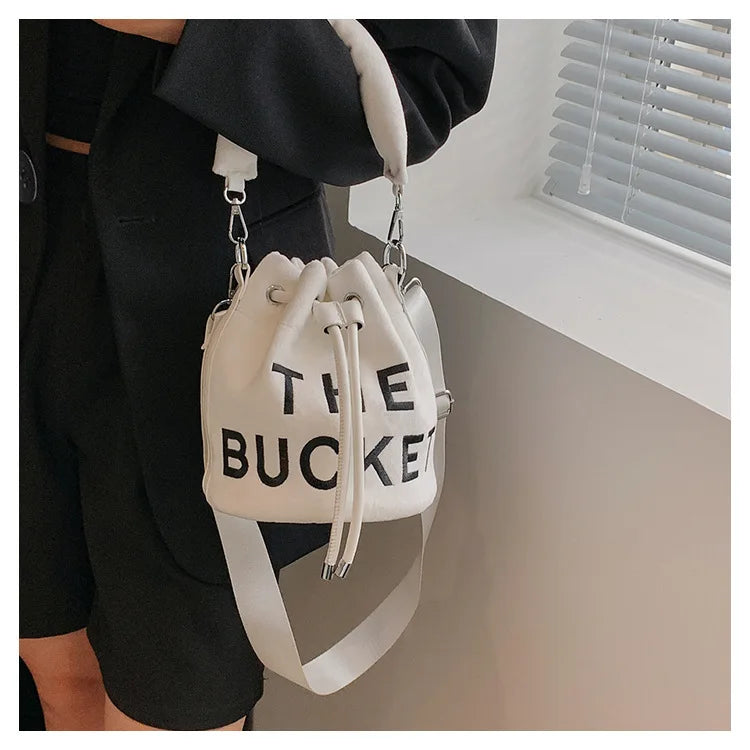 New Fashion Women's Bucket Bag Trend Brand Personality Plush Shoulder Bag High-end Elegant Crossbody Bag Designer Luxury Handbag
