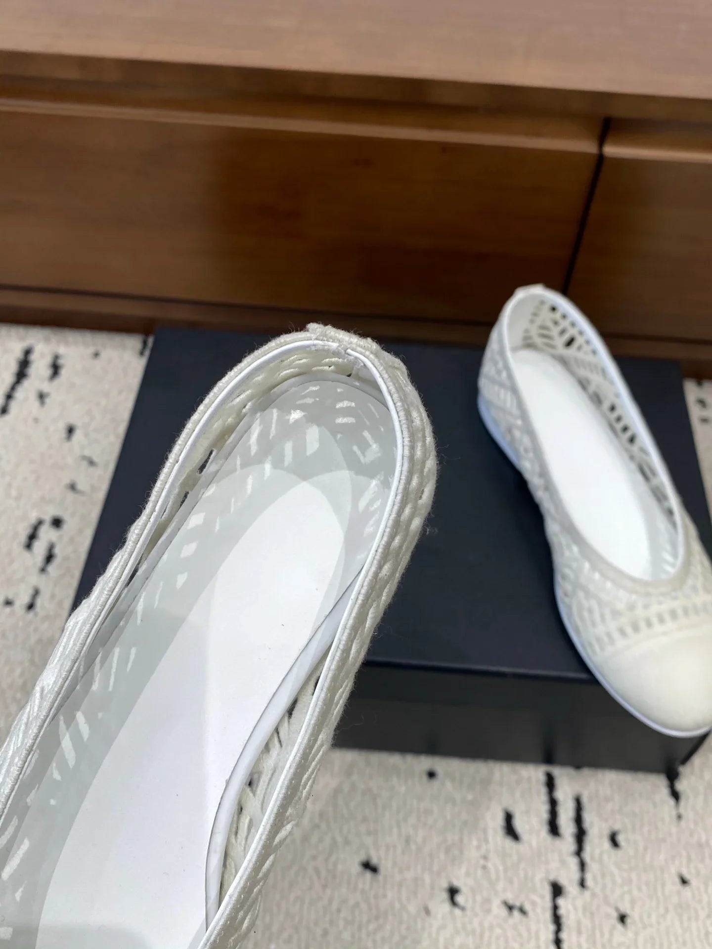 Luxury Brand Casual Flats Women's Fashion Slip-on Casual Shoes Hand-woven Versatile Flats Retro Casual Shoes Woven Cutout Design