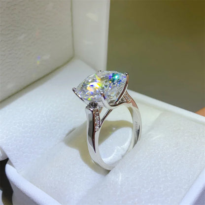 Classic Moissanite PT950 Platinum 10 Carat Luxurious Oval Ring for Women, durable structure and long-lasting brilliant luster