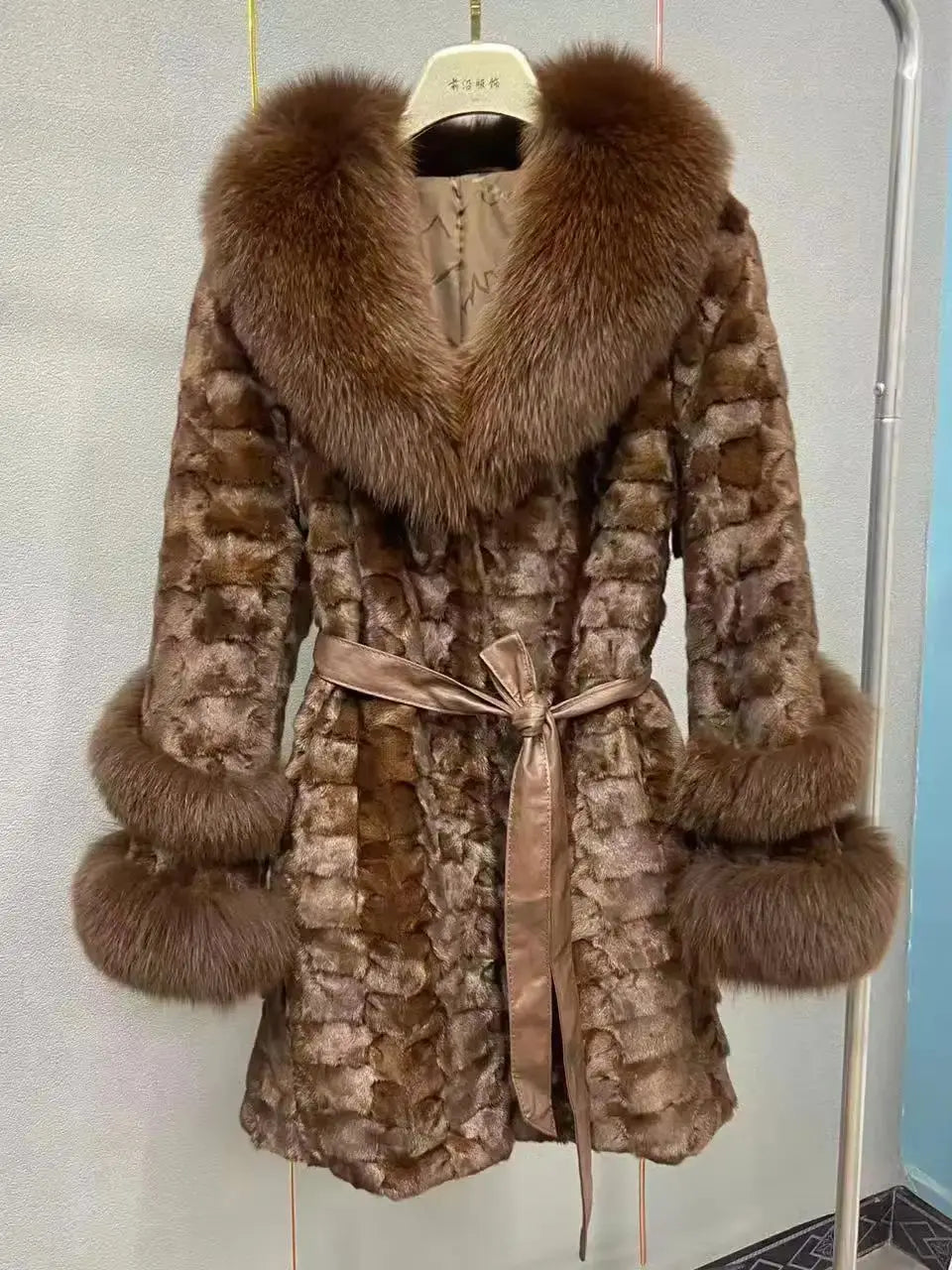 Winter Mink Fur Coat 2026 with Versatile Fox Fur Collar Light Luxury Slimming Fashionable Ladies' Style for Elegant Temperament