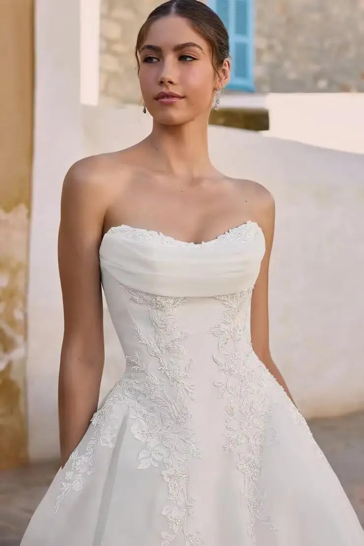 Customized Strapless Wedding Dresses for Bride Lace Appliques Satin A Line Long Maxi Boho Beach Bridal Ball Gowns for Women
