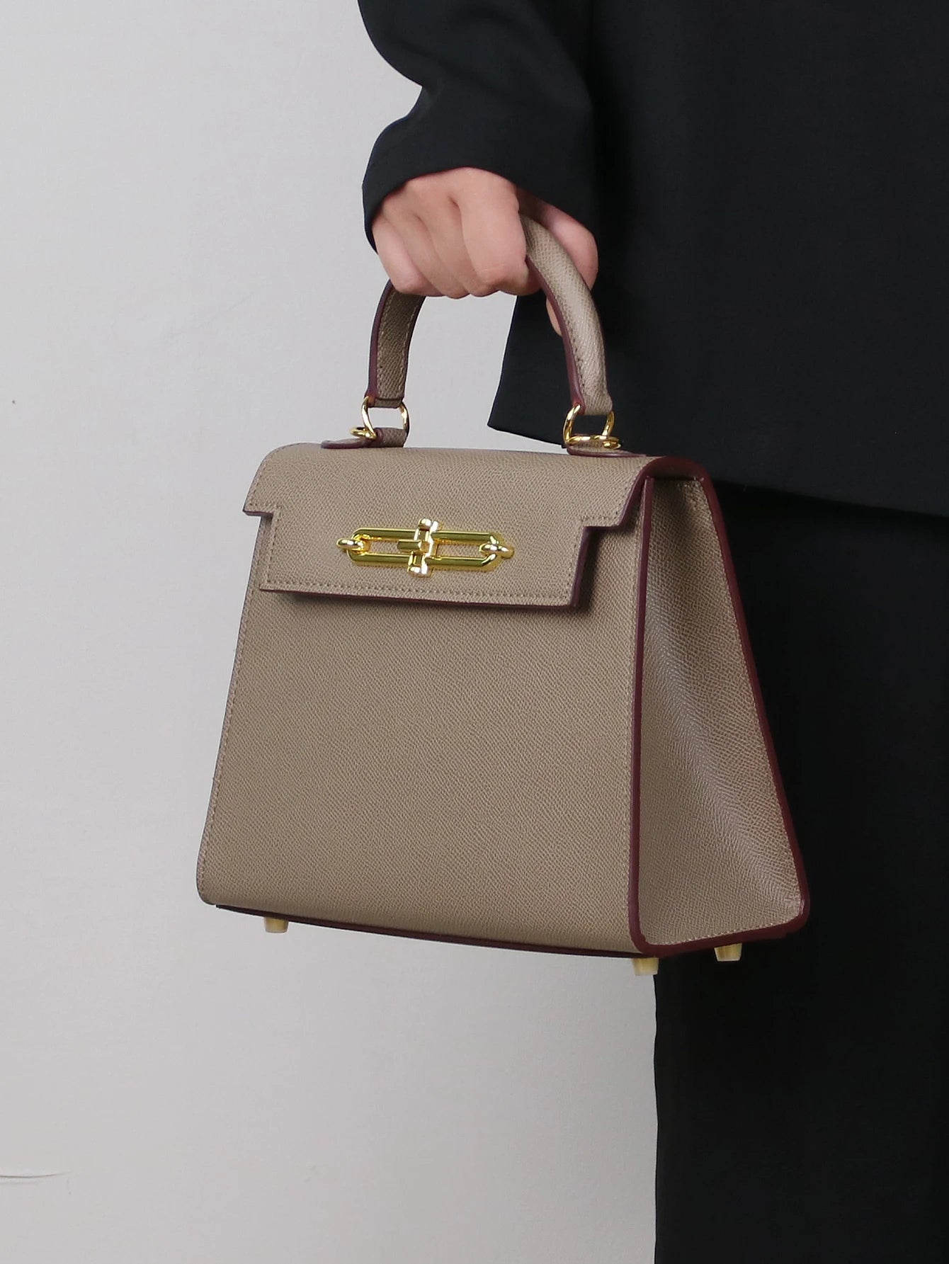 2026 High-End Portable Fashion Ladies Bag Temperament Small Bag Palm Crocodile Handbag OL Commuter Joker Work Bag Light Luxury S