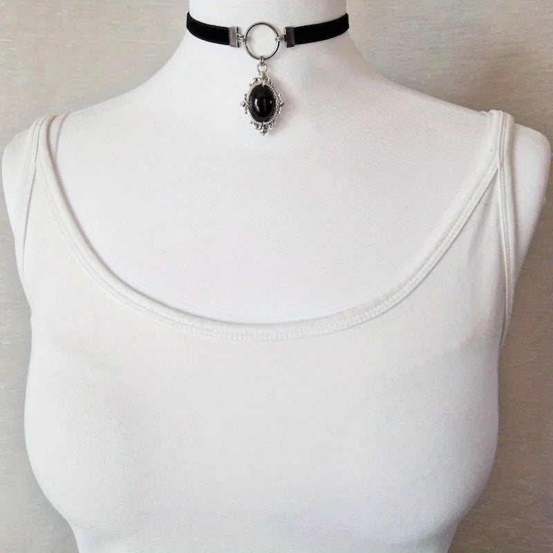 Gothic Vampire Cameo Pendant Choker Velvet Necklace for Women Fashion Pagan Witchcraft Jewelry Female Gifts Creative Punk Choker