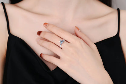 Heartfelt holiday gifts style honeycomb luxury ring for women with bright 1ct moissanite on silky glossy PT950 platinum finish