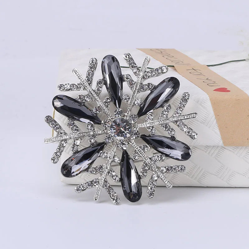High-grade Rhinestone Snowflake Brooch Female Exquisite Jewelry Banquet Wedding Brooches Clothing Corsage Crystal Flower Badge