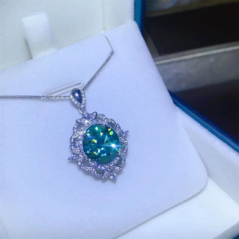 Luxurious & Grand Green Diamond Luxury Necklace Pendant For Women 5ct Moissanite PT950 Platinum | Gorgeous design, noble on neck