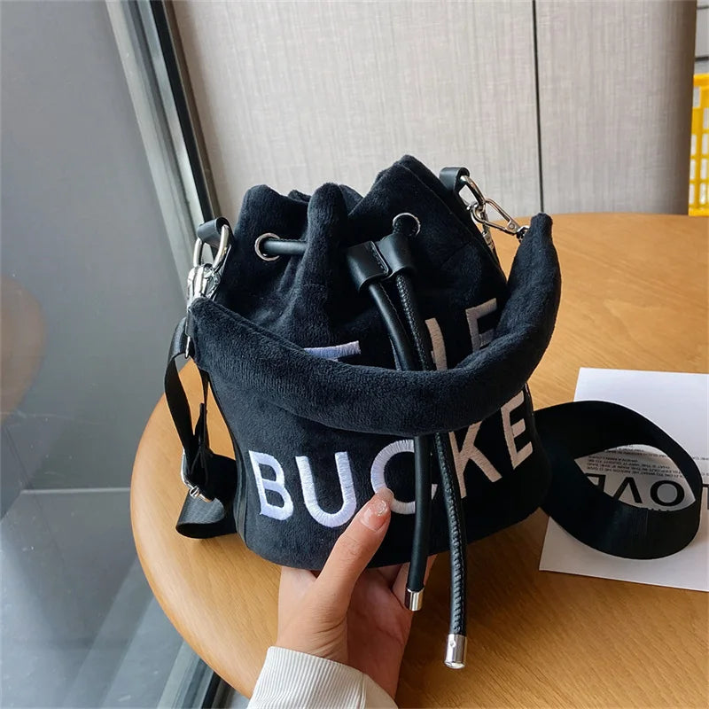 New Fashion Women's Bucket Bag Trend Brand Personality Plush Shoulder Bag High-end Elegant Crossbody Bag Designer Luxury Handbag