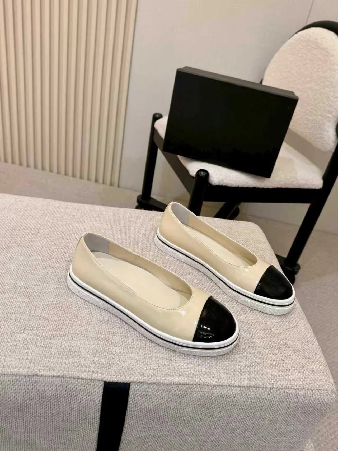 Luxury Brand Commuter Shoes Women's Slip-on Versatile Casual Shoes Casual Shoes Lambskin Material Stylish Casual Flat Shoes