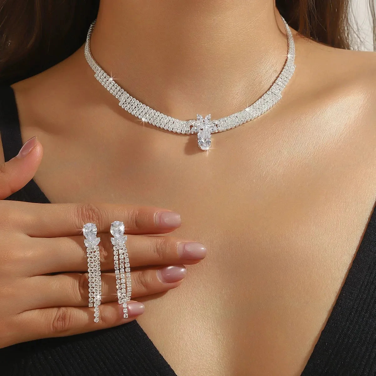 Ladies' Fashionable Silver-Plated And Diamond-Encrusted Metal Necklace, Earrings Set, Bride'S Wedding Attire And Accessories