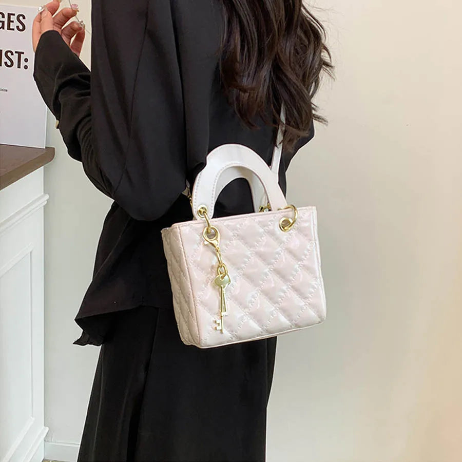 Faionable Lady Bag 2025 New Sle Small Diamond ID Crossbody Bag Small Fraance Sle Godd Handbag Women's Bag