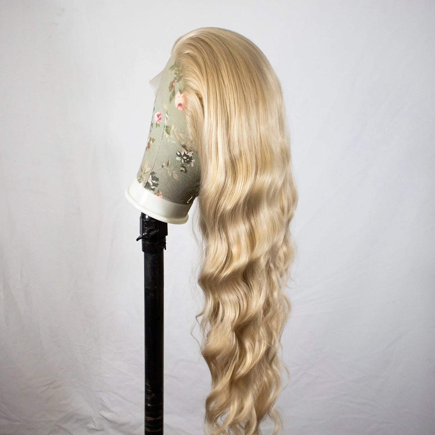 Honey Blonde Long Wavy Synthetic Lace Front Wig for Women Free Part Loose Curly Hair Heat Resistant Fiber Wigs for Daily Party