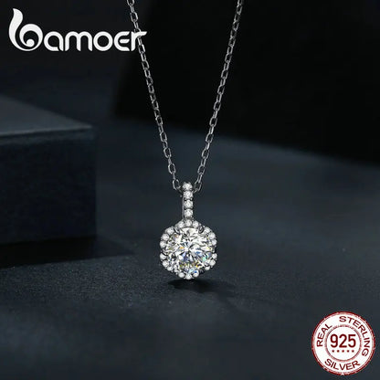 Bamoer 1 Carat Round Brilliant Cut Moissanite Pendant Necklace 925 Silver Flower Lab Diamond Test Past D Color Gemstone Necklace