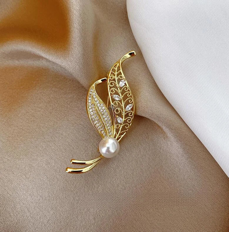 Elegant Crystal Bauhinia Brooches for Women Fashion Rhinestone Bouquet  Brooch Wedding Jewelry Clothing Coat Lapel Pins