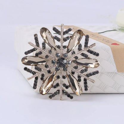 High-grade Rhinestone Snowflake Brooch Female Exquisite Jewelry Banquet Wedding Brooches Clothing Corsage Crystal Flower Badge