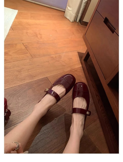 Women Two Tone Mary Jane Shoes 2026 New Patent Leather Buckle Strap Low Heel Casual Shoes For Office And Daily Wear Elegant