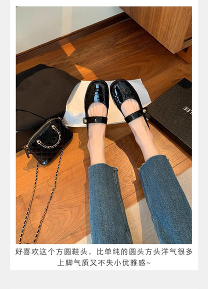 Women Two Tone Mary Jane Shoes 2026 New Patent Leather Buckle Strap Low Heel Casual Shoes For Office And Daily Wear Elegant