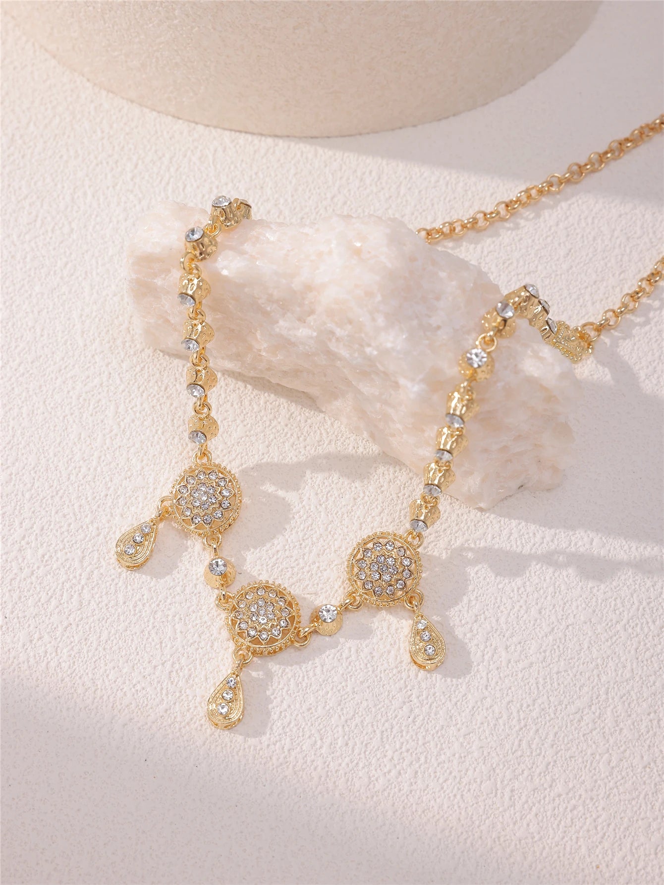 Moroccon Style Inlaid Rhinestone Design Necklace Plus Earring Set To Meet A Variety Of Occasions To Wear Jewelry
