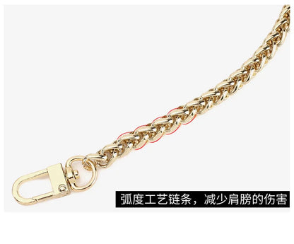2026 New Fashion Women Sheepskin Leather Rivet Handbags Chain Bag Designer Shoulder Bags Luxury Woman Messenger Bags