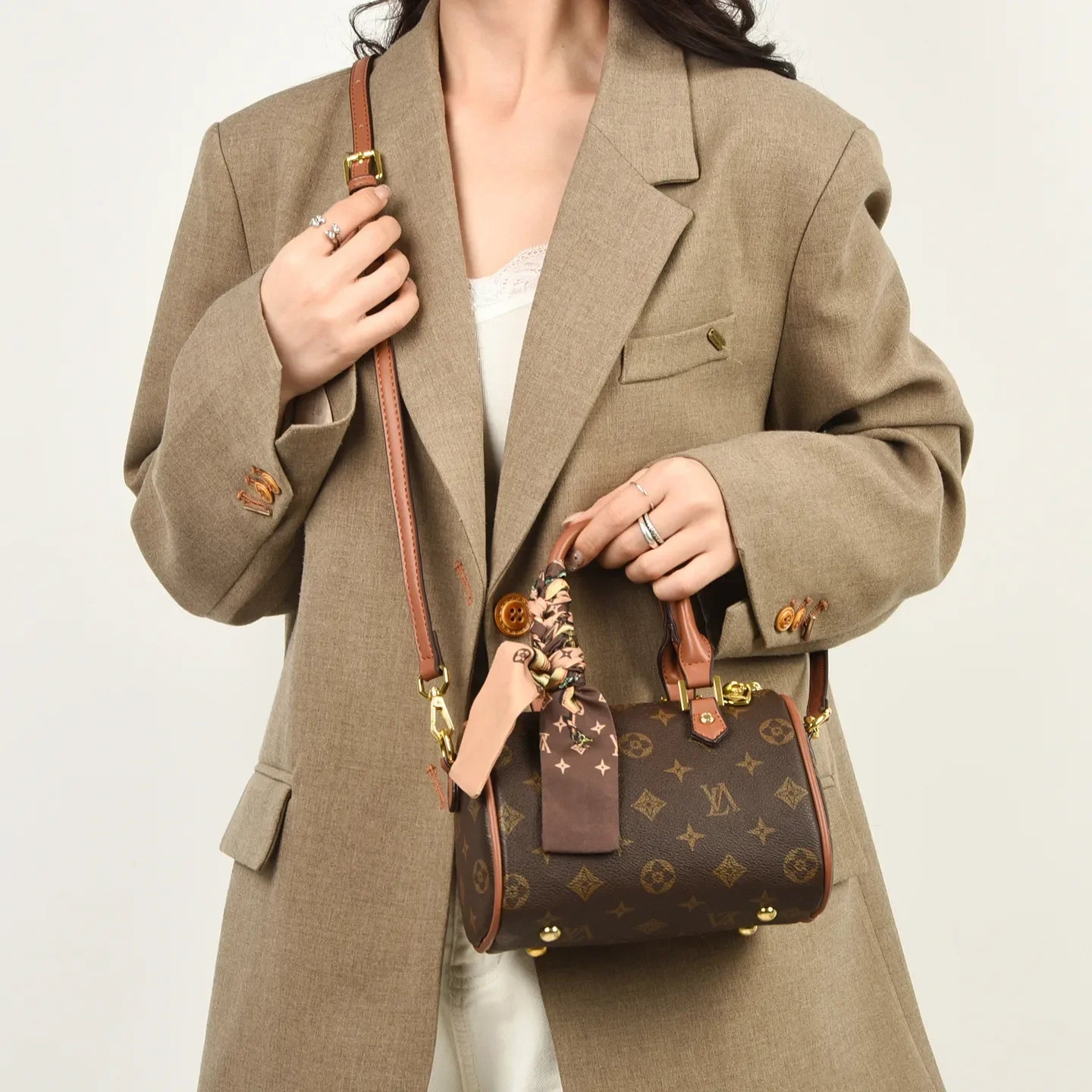 Luxury OULAIMEIZI 2026 New Fashion Retro Classic Letter Printed Designer Boston Bag Temperament Trendy Shoulder Bags for Women