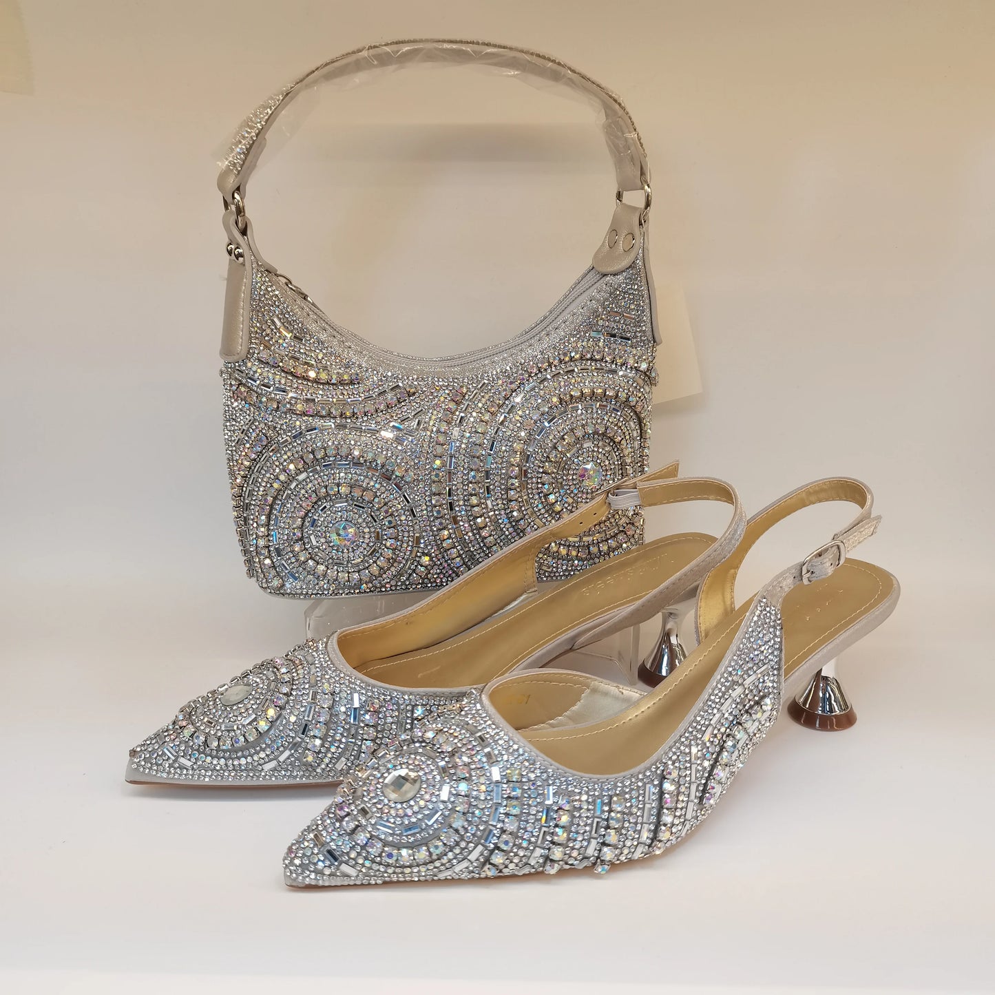 New Elegant Nigerian Women’s Gold Colour Heeled Shoes With Match Rhinestone Handbag Set Italian Design for Parties