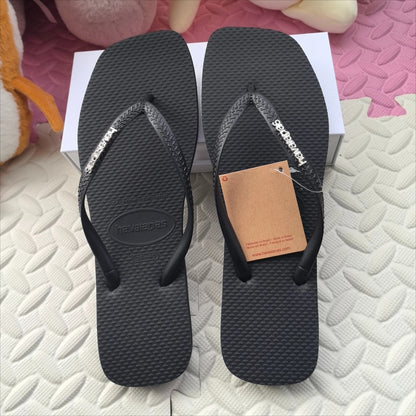 Summer 2026 New Women's Square Toe Flip Flops Outdoor Beach Sandals Luxury Women's Casual Slippers Size 35-42 Women's Shoes