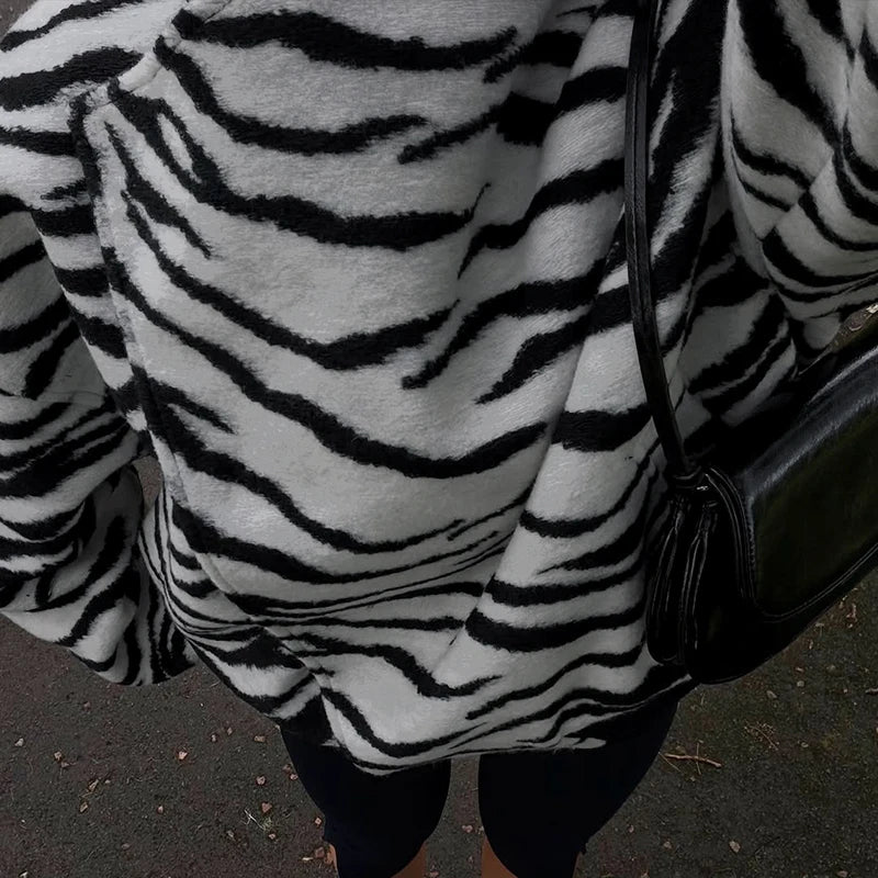 Fashion Women's Zebra Stripe Print Jacket Stand Collar Full Sleeve Loose Oversize Jackets Female 2026 Autumn Street Lady Coat