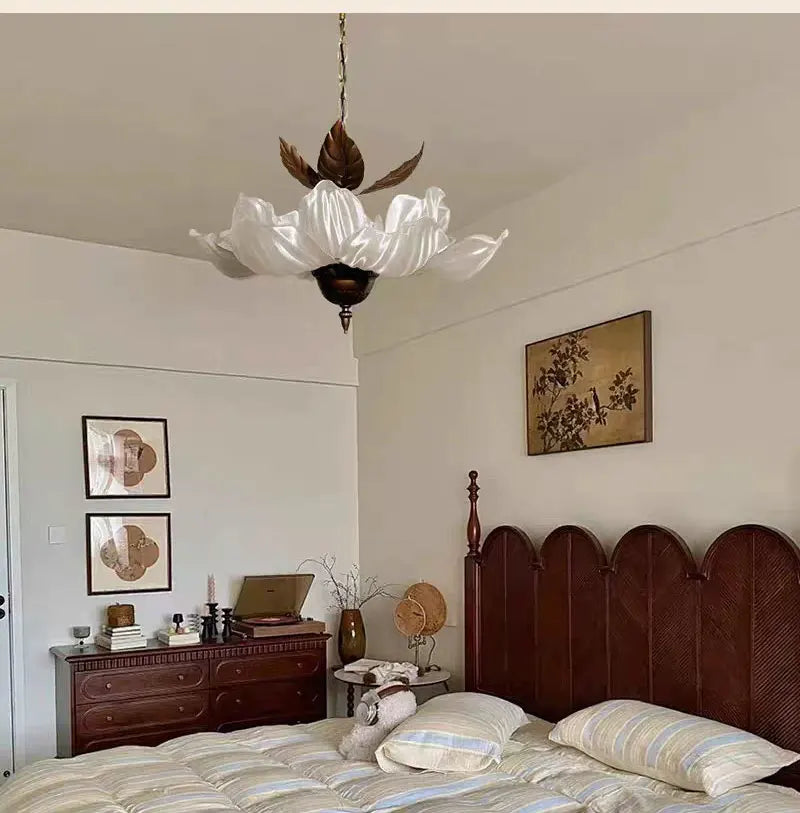  Flower Petal Pendant Light Medieval Style Chandelier Retro Tricolor Lights Interior Restaurant Living Room Bedroom Lighting