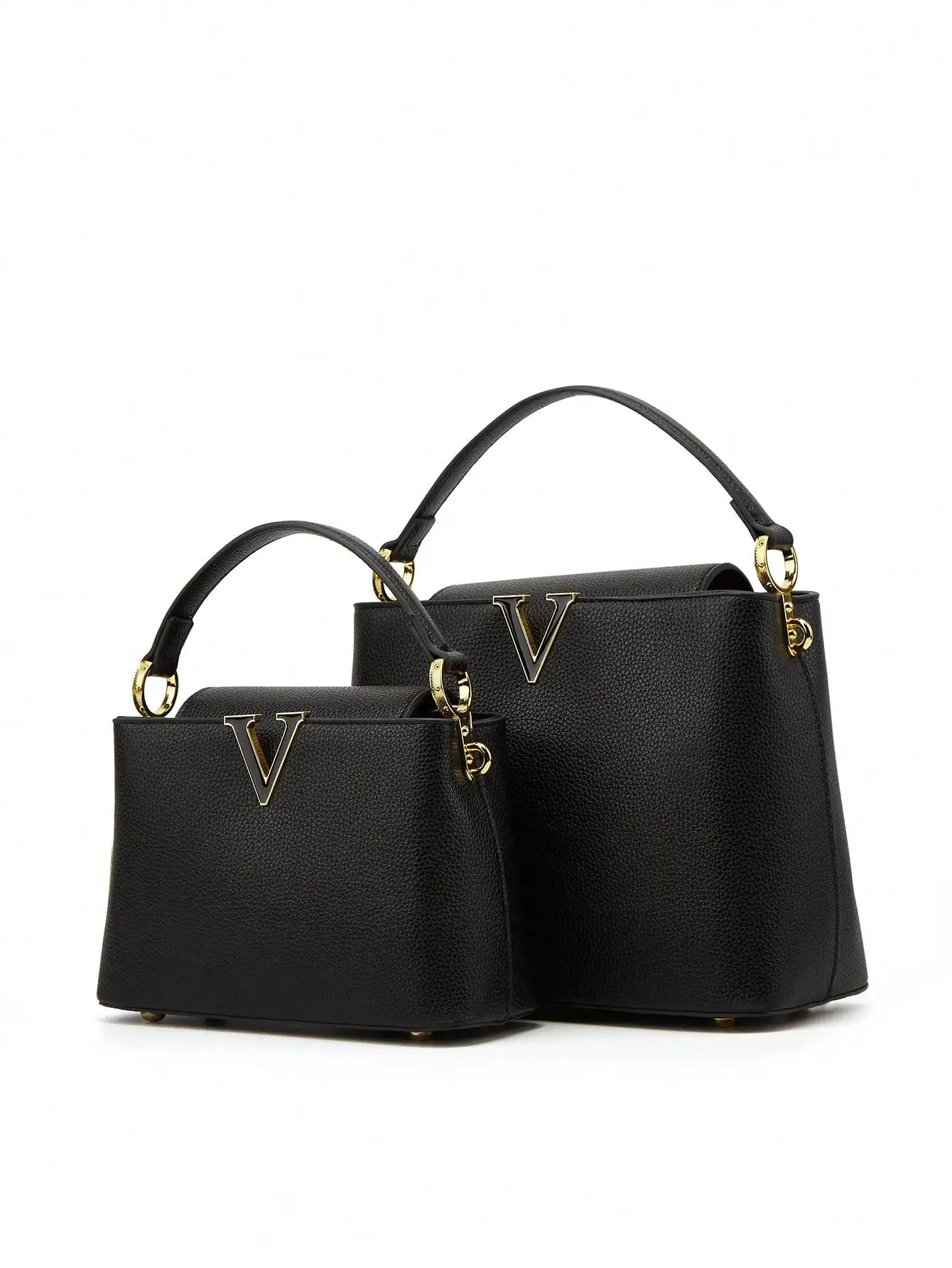 A fashionable crossbody bag with detachable shoulder straps and pebble-patterned leather for ladies