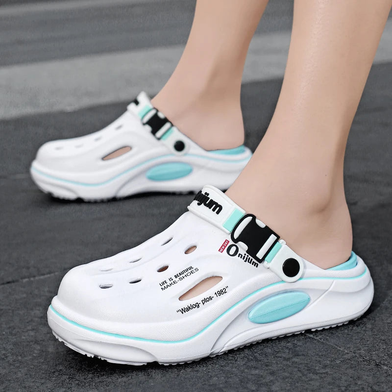 New Classic Summer Clogs Men Slipper Breathable Garden Shoes EVA Outdoor Comforty Beach Slides Home Sandals Antiskid Slippers