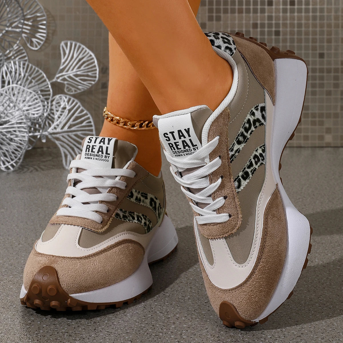 2026 Spring Women Sneakers New Luxury Flat Slip on Sneakers Women Trend Comfortable Lightweight Outdoor Designer Shoes for Women