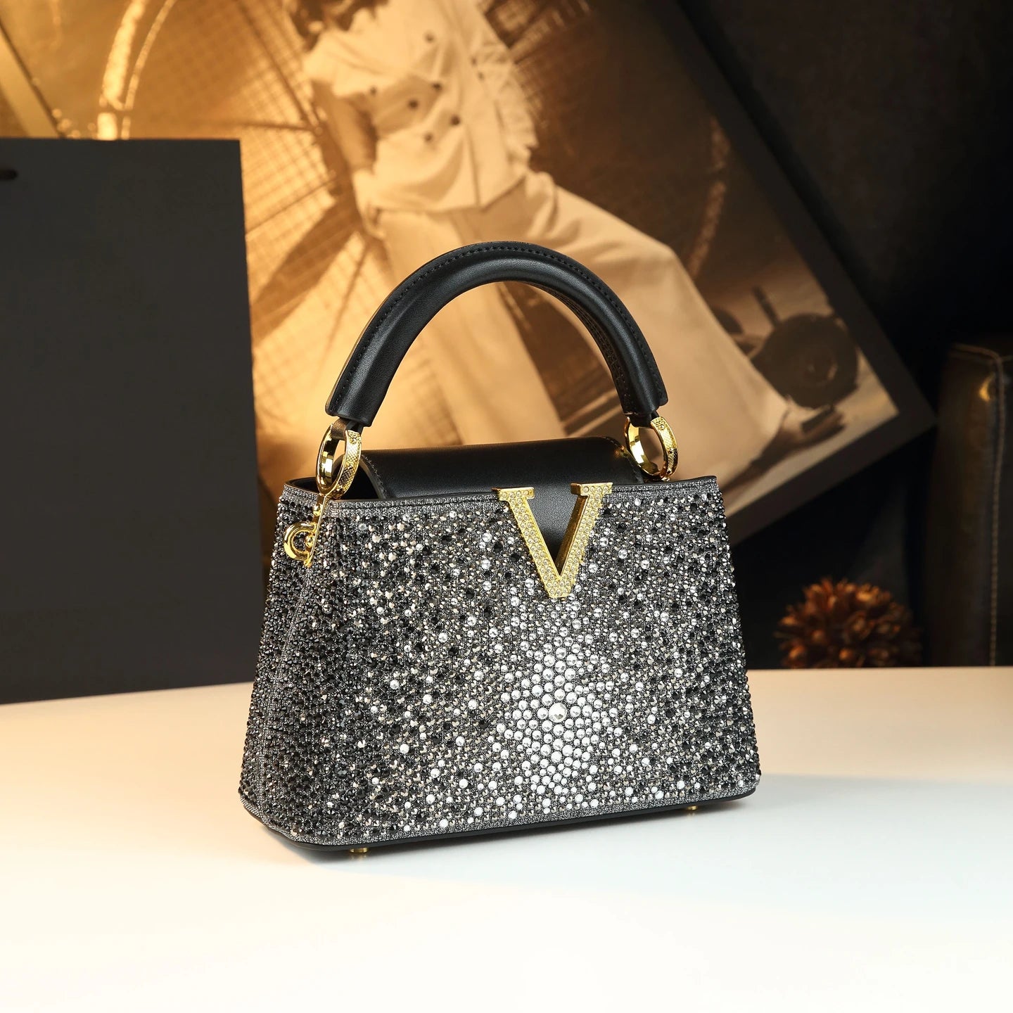 Luxury Fashion Diamonds Women's Handbags 2025 New V Letter Small Shoulder Crossbody Bag Genuine Leather Messenger Shell Bags