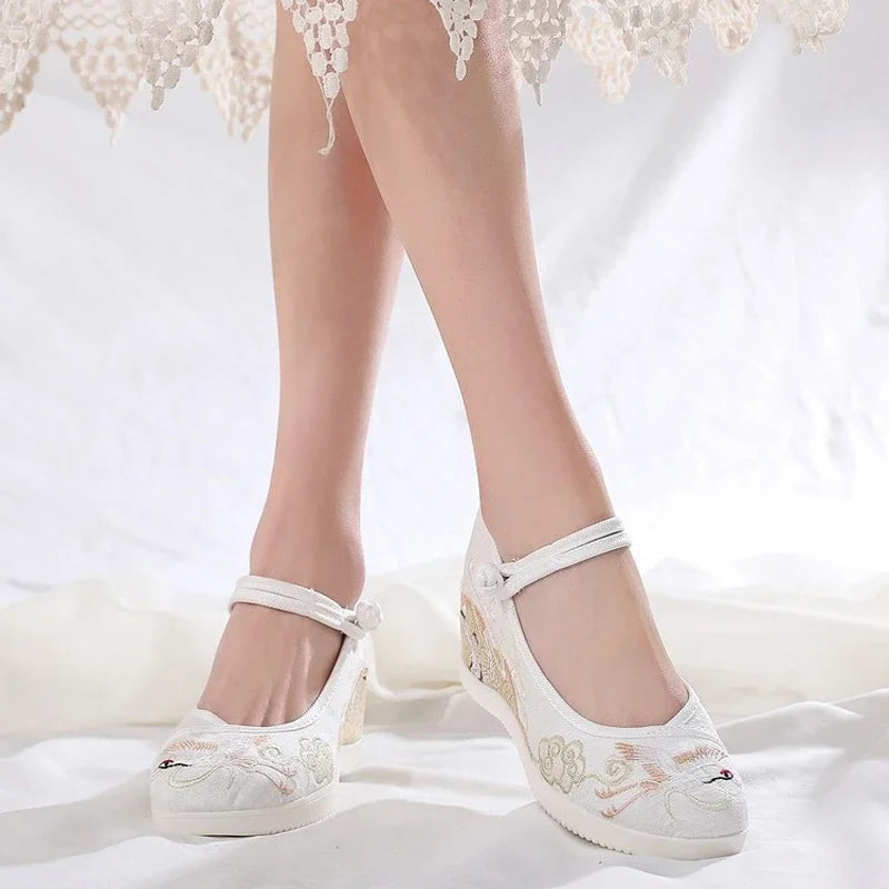 Autumn Elevator Shoes Woman Casual Harajuku Chinese Ethnic Style Canvas Vintage Embroidered Cloth Hanfu Shoes Women Zapatos