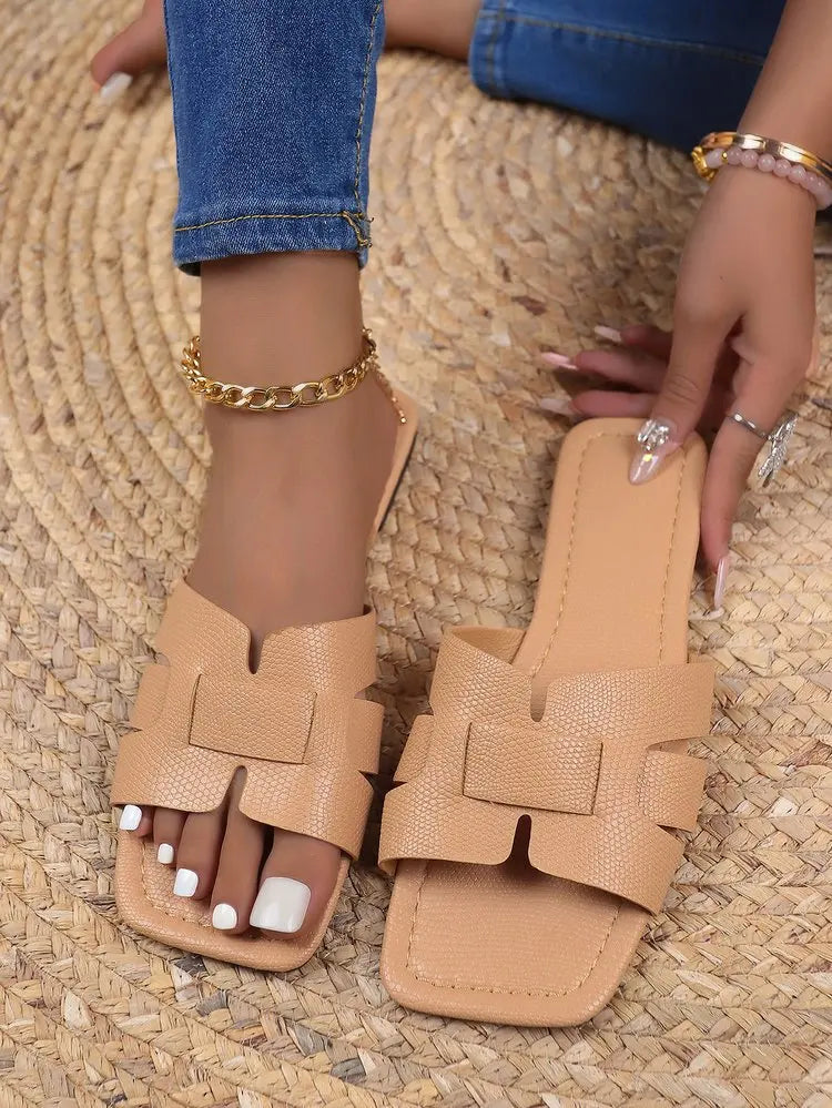 Summer Slippers 2024 Women Flat Luxury Outdoor Beach Flip Flops Female Sandals Trend Brand Design Slides Shoes for Woman New