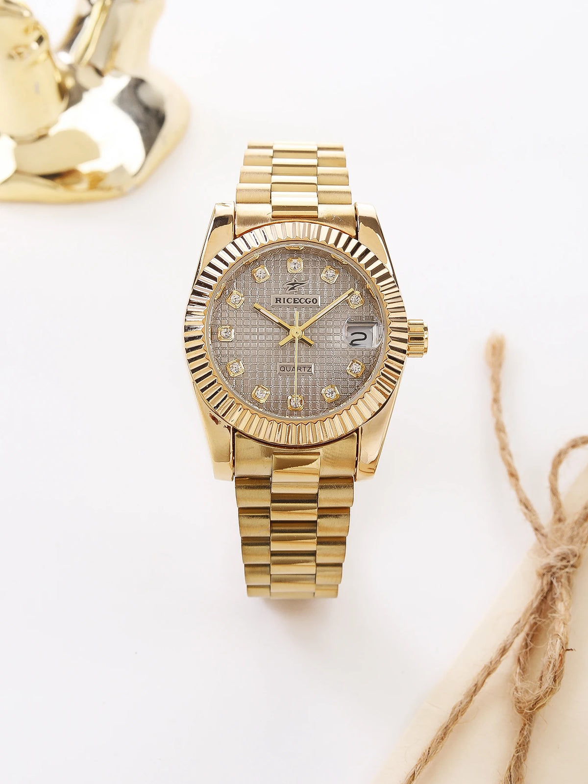 Business Diamond Inlaid Quartz Watch with Calendar Display, Metal Strap, Three-Dimensional Texture Dial, Wear-Resistant Design