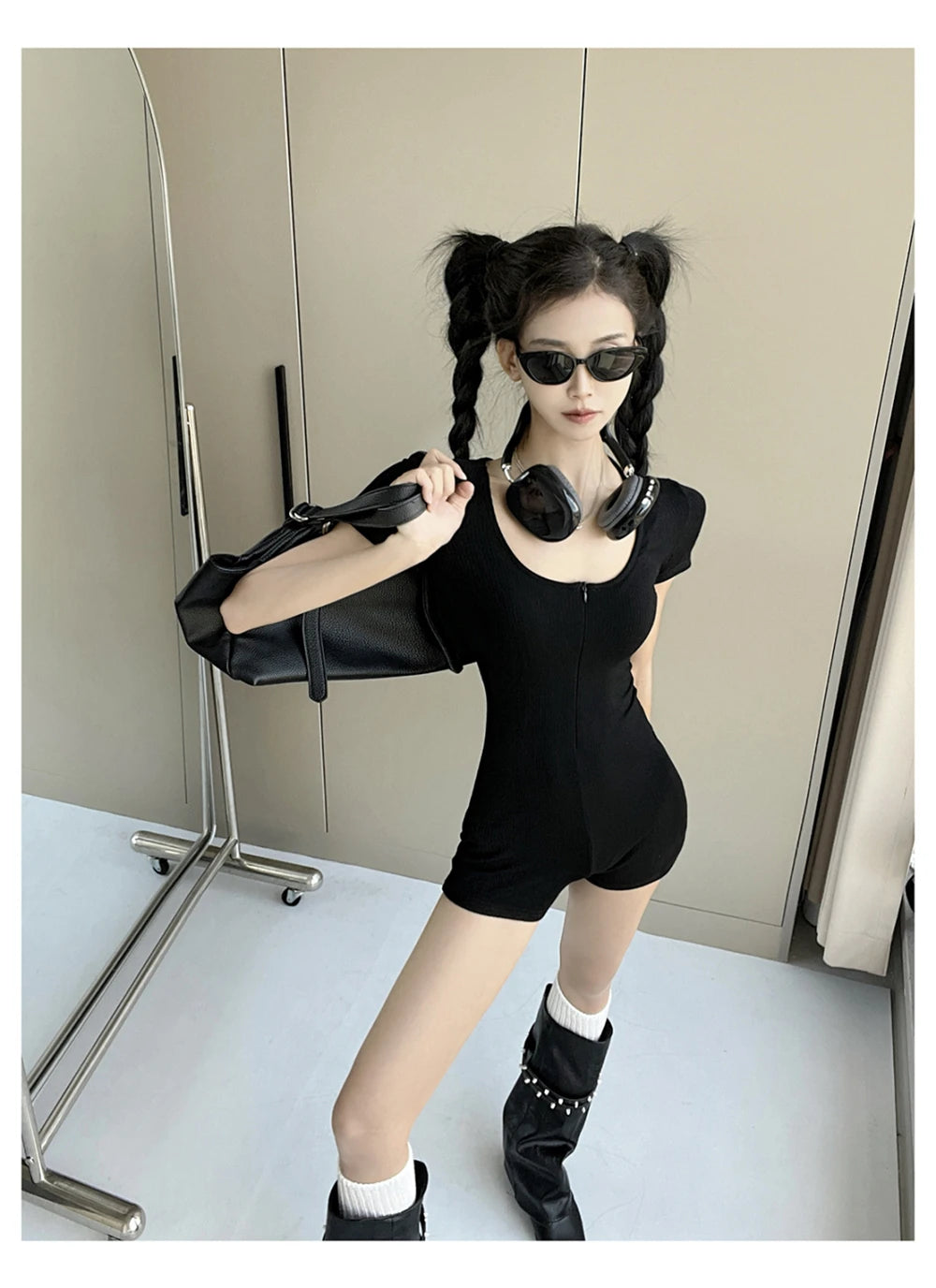 Womens Playsuits Yoga Low Neck Slim Fit Short Sleeve Jumpsuits Stretch One Piece Romper Sexy Fitness Female Sportwears Zipper