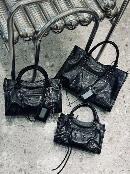2026 Luxury Design Le City Rivet Motorcycle Bag Leather Leather Leather Handheld Women's Bag Trendy Fashion Single Shoulder Diag