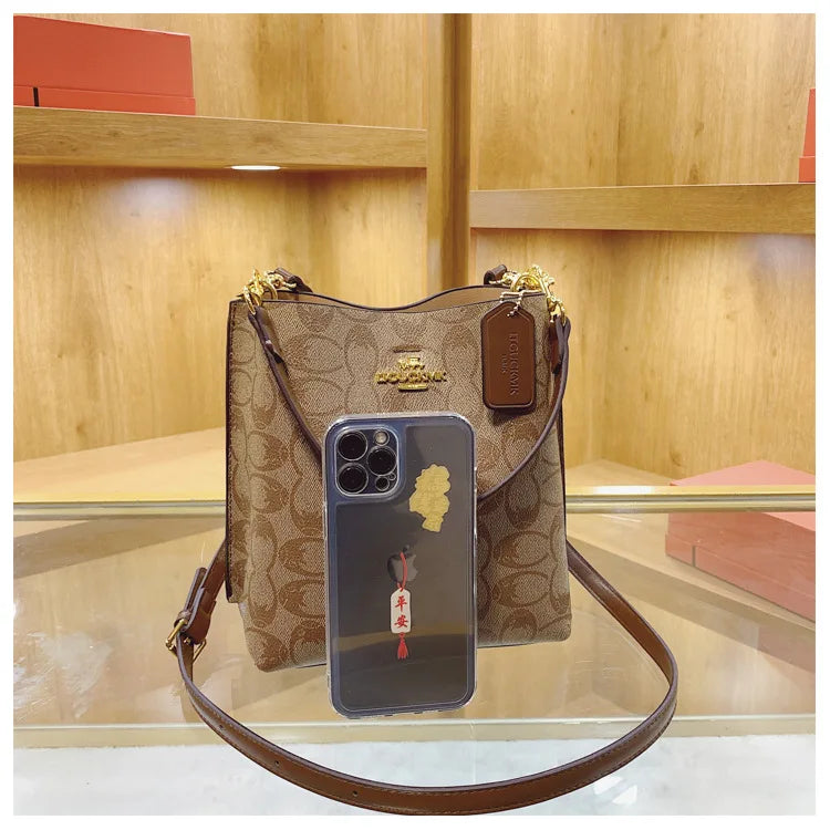 Advanced Women's Bag 2026 New Fashion Luxury Retro Large Capacity Bucket Bag Versatile Single Shoulder Crossbody Bag Trend