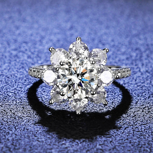 Women's PT950 Platinum Ring - Sunflower Design with 2 Carat Moissanite Gemstone, Elegant and Sparkling Jewelry Piece