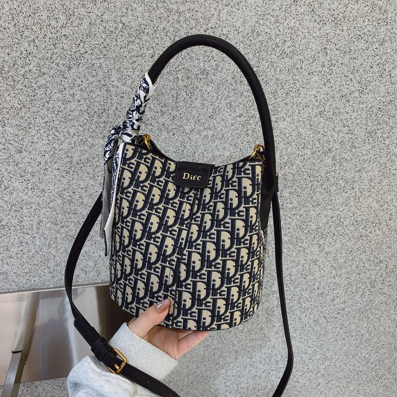 Vintage Light Luxury Bucket Bag Handbag for Women 2026 New Spring High-End Versatile Commuting Shoulder and Crossbody Bag