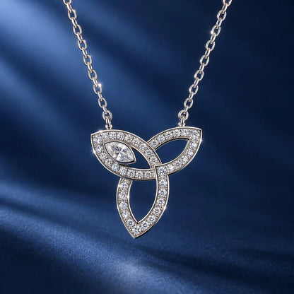 Platinum Pt950 Diamond-Encrusted Three-Leaf Knot Necklace, Featuring A Horse-Eye Pendant, Luxurious Chain Moissanite Jewelry