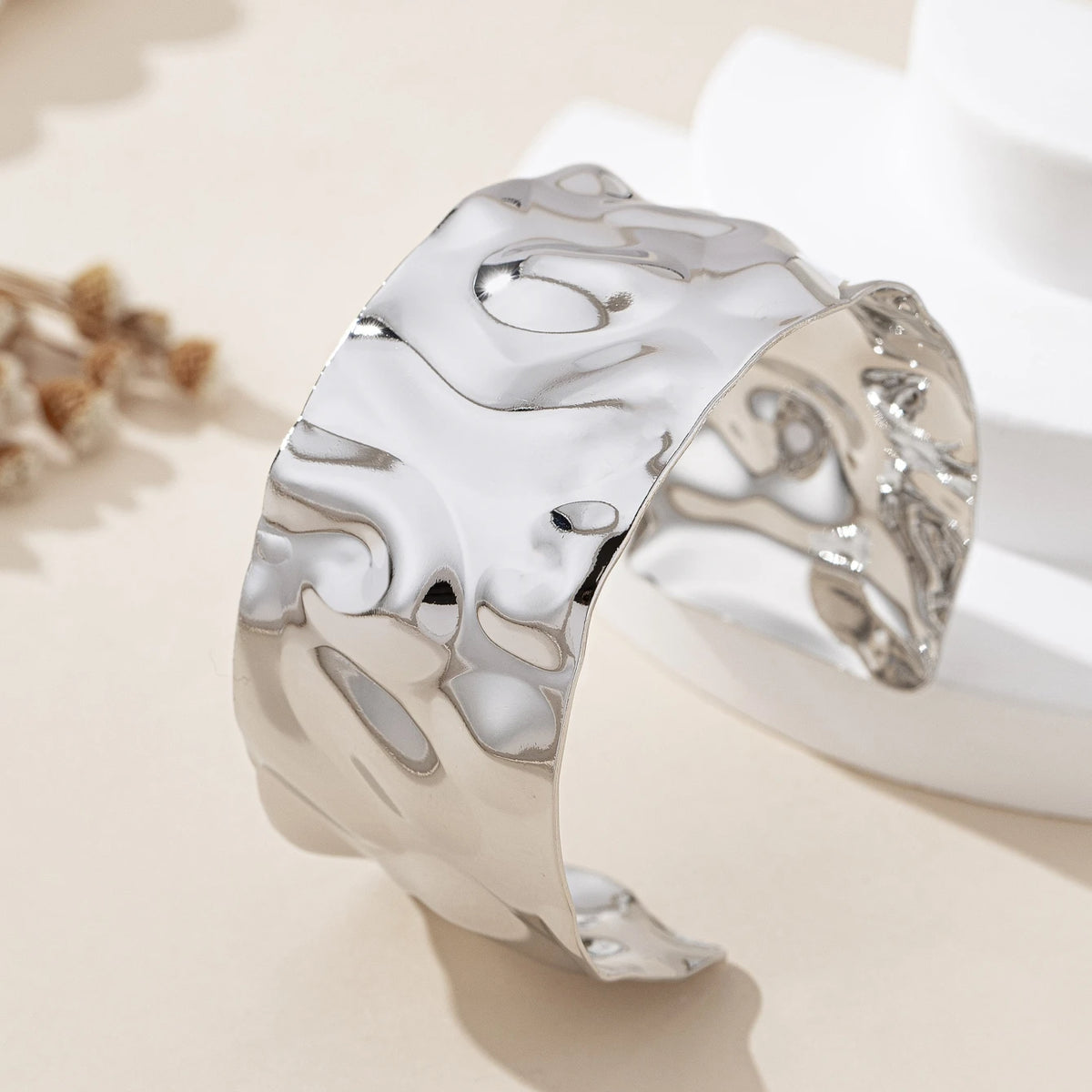 A Fashionable Women's Open Bracelet in Bohemian Style with Adjustable Hammered Texture, Suitable for Daily Wear and Vacations