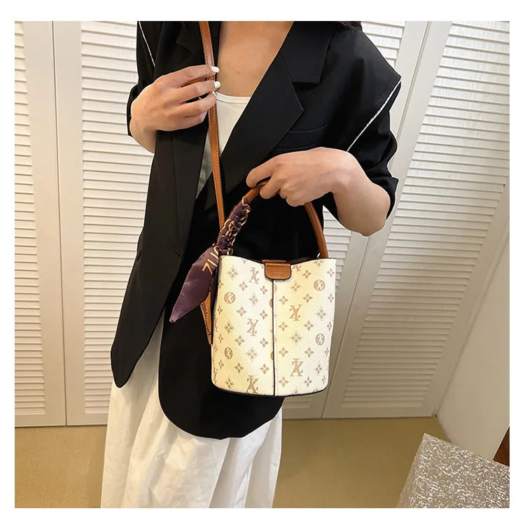 2025 Luxury Designer Women'S Shoulder Bag High-End Fashional Water Bucket Bag Crossbody Bags Unique Women Clutch Travel Tote Bag