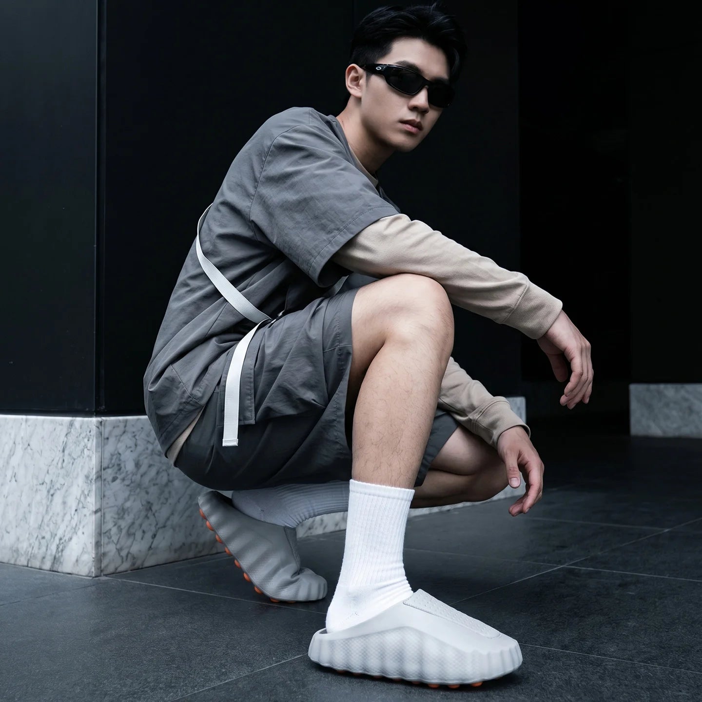 Men Slippers Thick Sole Slides Breathable EVA Slippers Shock Absorb Non Slip Woman Bathroom Beach Sandals Casual Footwear Unisex