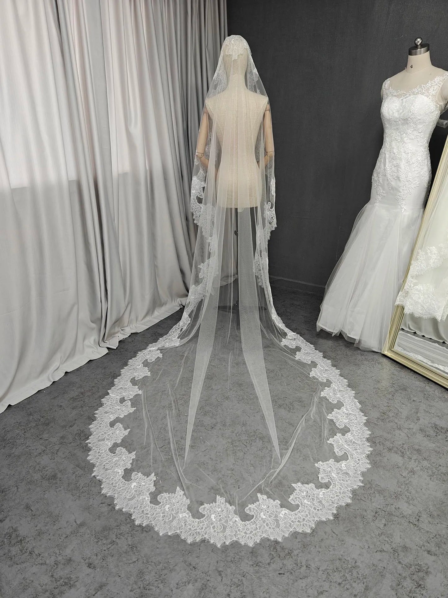 Customized Wedding Veil with Chantilly Eyelash Lace, 2m/2.5m/3m Mantilla Veil, Ivory Bridal Veil with Hidden Comb